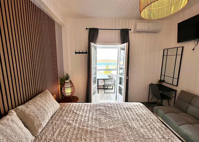 Aeolian Blu 10 * Páros